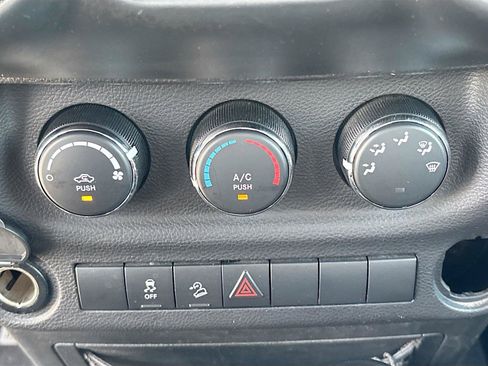 Used 2018 Jeep Wrangler Unlimited Sport AWD/4WD image 14