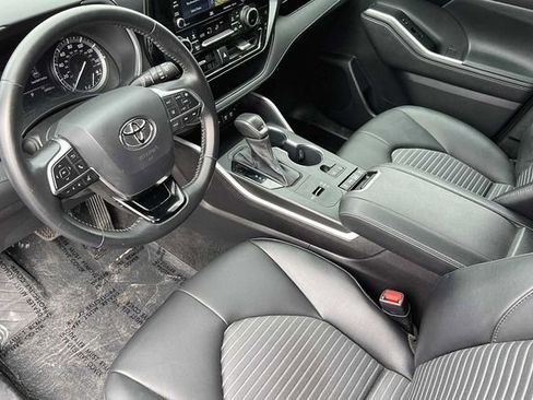 Used 2021 Toyota Highlander XSE image 16
