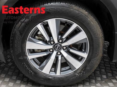 Used 2024 Nissan Pathfinder SL image 32