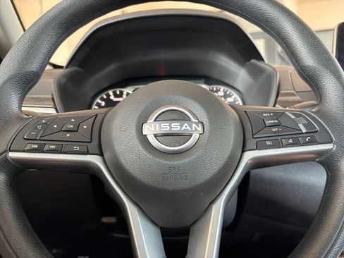 Used 2025 Nissan Altima 2.5 SV FWD image 27