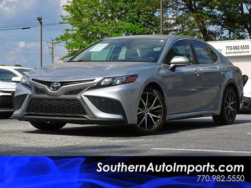 Used 2023 Toyota Camry SE FWD image 1