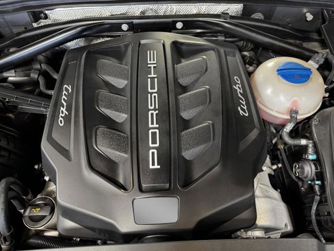 Used 2016 Porsche Macan Turbo image 35