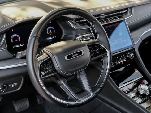 Used 2022 Jeep Grand Cherokee Overland w/ Luxury Tech Group IV image 4