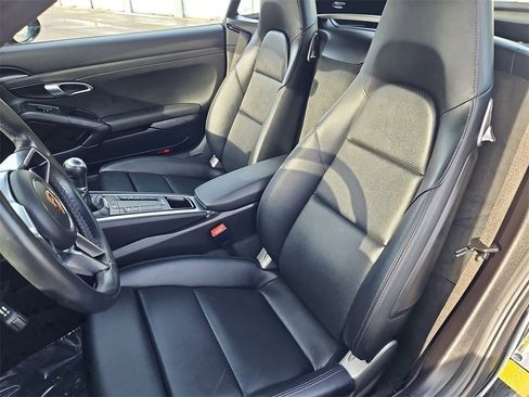 Used 2019 Porsche 718 Cayman image 5