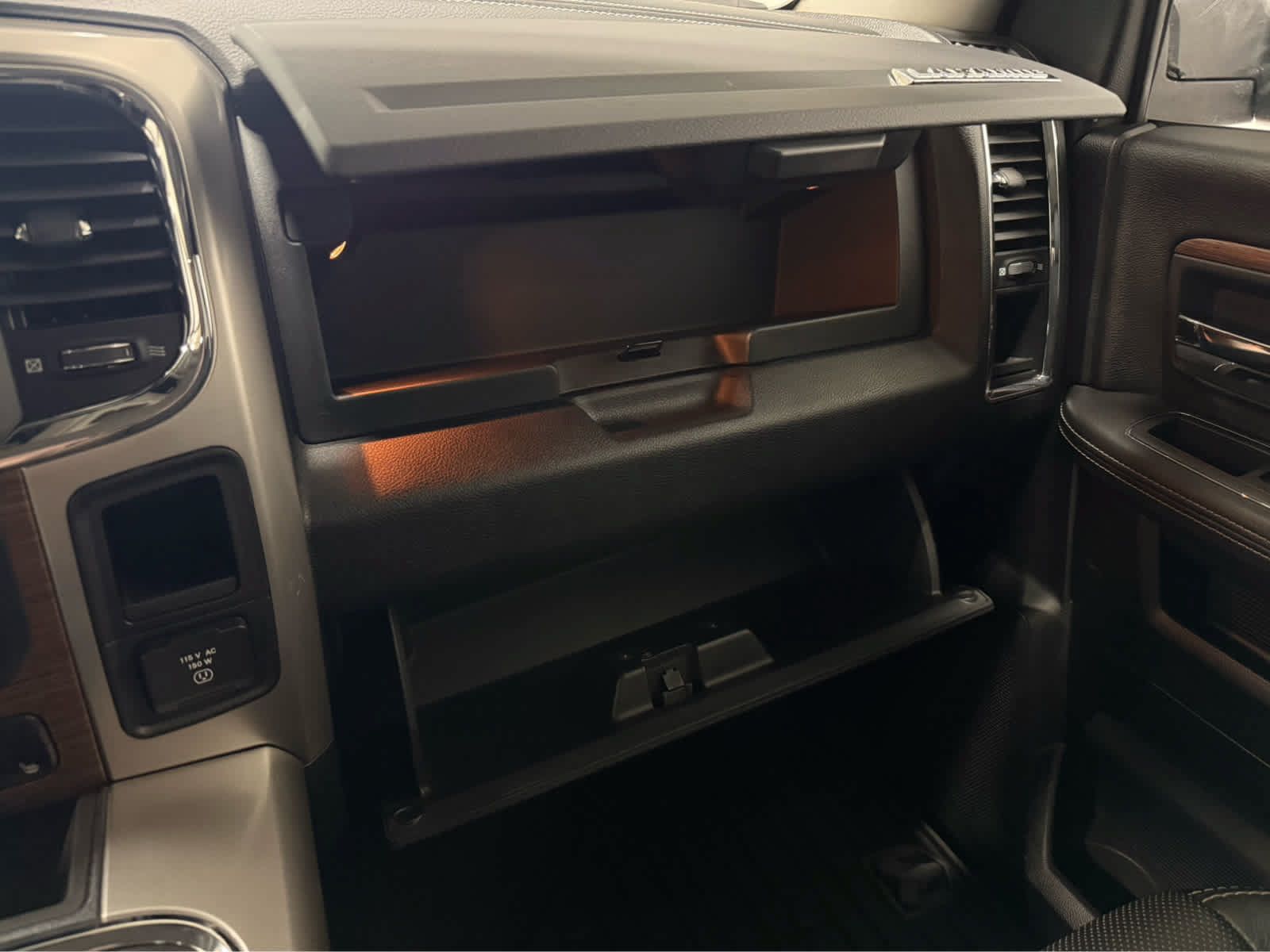 Used 2016 RAM 1500 Laramie w/ Convenience Group AWD/4WD image 21