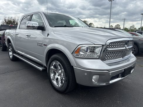 Used 2017 RAM 1500 Laramie w/ Convenience Group AWD/4WD image 3