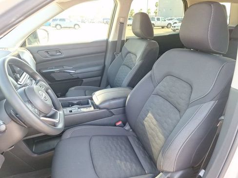 Certified 2025 Nissan Pathfinder S FWD image 10