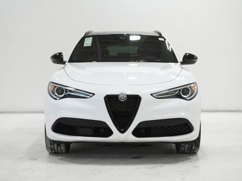 Used 2023 Alfa Romeo Stelvio Veloce image 3