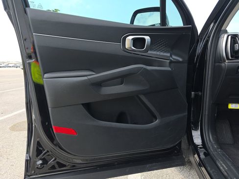 Used 2025 Kia Sorento S w/ Panoramic Sunroof Package image 5