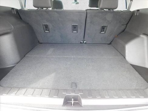 Used 2024 GMC Terrain SLE FWD image 10