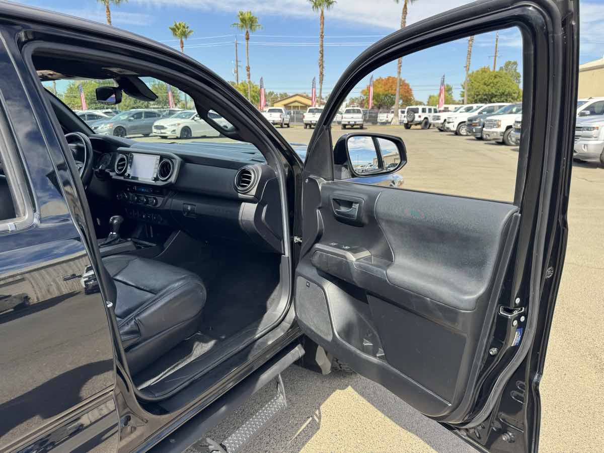 Used 2022 Toyota Tacoma TRD Sport w/ TRD Premium Sport Package AWD/4WD image 17