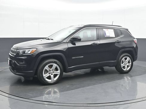 Used 2022 Jeep Compass Latitude w/ Convenience Group AWD/4WD image 2