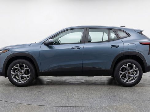 Used 2025 Chevrolet Trax LT FWD image 5