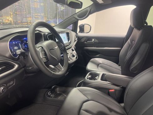 New 2026 Chrysler Pacifica Select image 10
