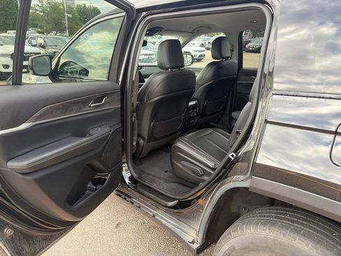 Used 2023 Jeep Grand Cherokee L Limited AWD/4WD image 5