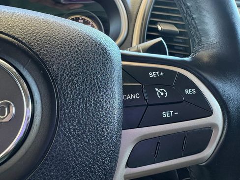 Used 2017 Jeep Cherokee Latitude w/ Safety/Convenience Group image 15