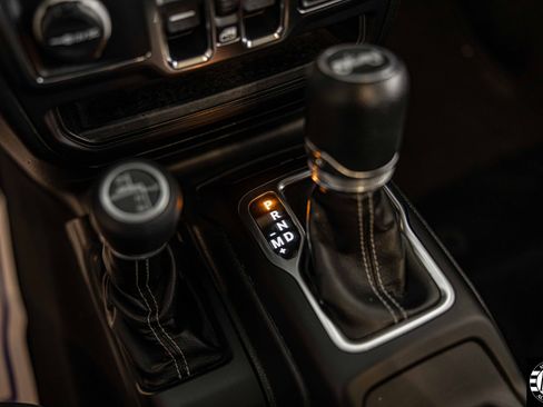 Used 2019 Jeep Wrangler Unlimited Sahara w/ Safety Group image 28