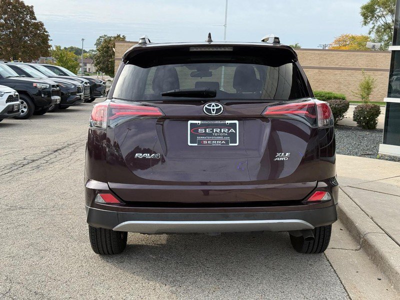 Used 2018 Toyota RAV4 XLE AWD/4WD image 4