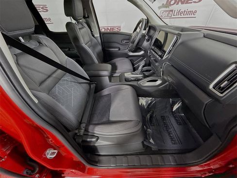 Certified 2025 Nissan Frontier SV w/ SV Convenience Package image 31
