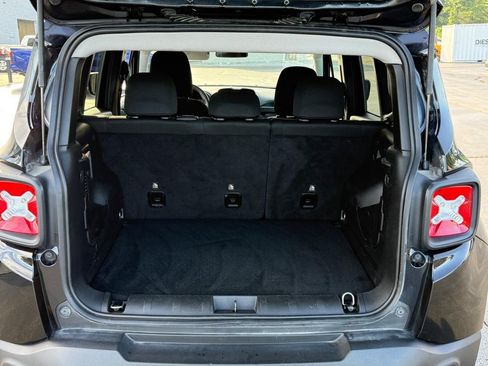 Used 2023 Jeep Renegade Latitude AWD/4WD image 4