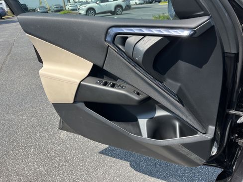 Used 2025 BMW X3 xDrive30i AWD/4WD image 13