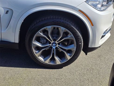 Used 2017 BMW X5 xDrive40e image 9