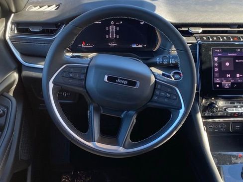 New 2025 Jeep Grand Cherokee Altitude AWD/4WD image 36