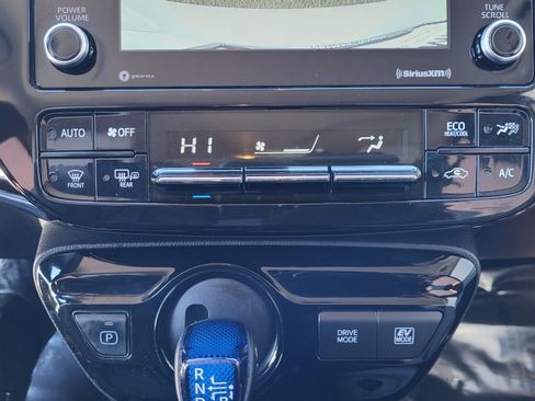 Used 2021 Toyota Prius LE image 32