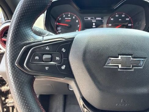 Used 2024 Chevrolet Trax RS FWD image 37