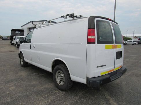 Used 2018 Chevrolet Express 2500 w/ Driver Convenience Package RWD image 5
