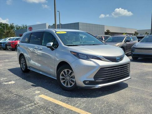 Certified 2025 Toyota Sienna XLE FWD image 1