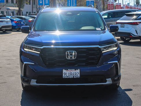 Used 2024 Honda Pilot Touring image 2
