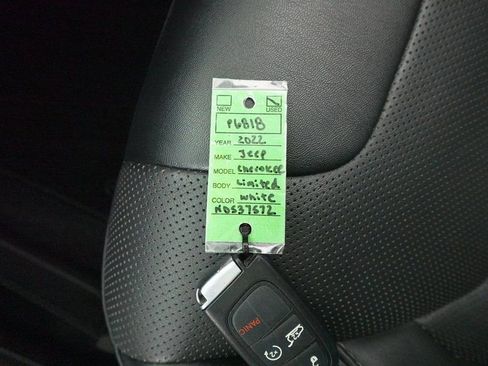 Used 2022 Jeep Cherokee Limited image 33