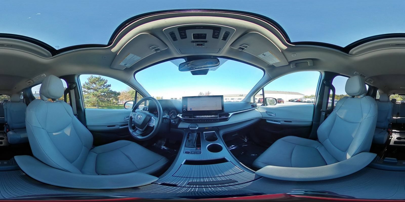 Used 2025 Toyota Sienna XLE FWD image 45