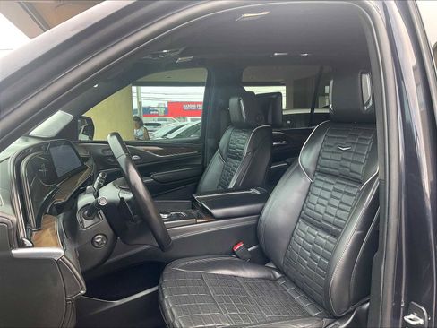 Used 2023 Cadillac Escalade Sport Platinum w/ LPO, ONYX Package image 10