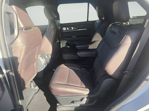 Used 2025 Ford Explorer Platinum w/ LUX Leather Package image 14