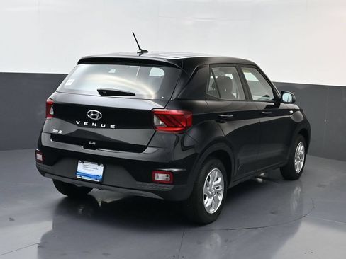 Certified 2026 Hyundai Venue SE FWD image 4