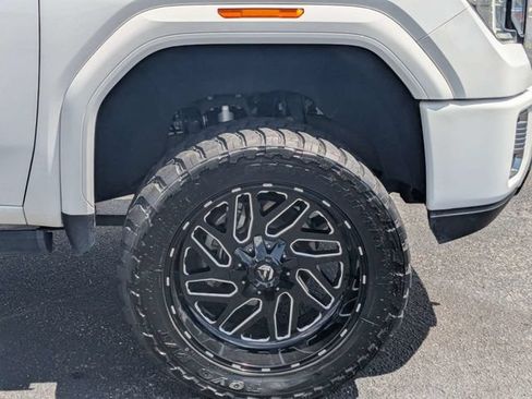 Used 2022 GMC Sierra 2500 AT4 w/ AT4 Premium Plus Package AWD/4WD image 11