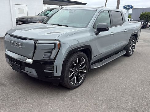 Used 2025 GMC Sierra EV Denali AWD/4WD image 1