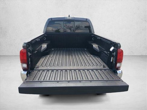 Used 2020 Toyota Tacoma SR5 w/ SR5 Appearance Package (SM) image 6
