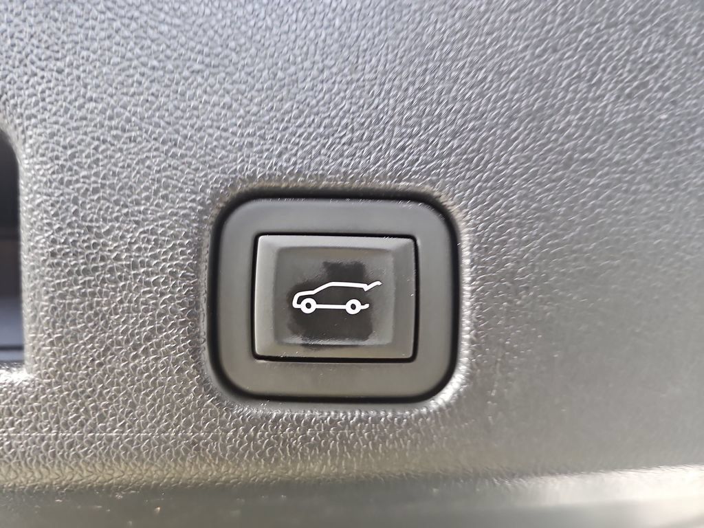 Used 2025 Chevrolet Traverse LT FWD image 18