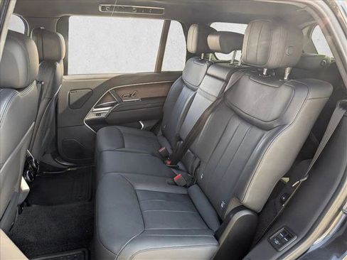 Used 2024 Land Rover Range Rover Long Wheelbase SE image 20