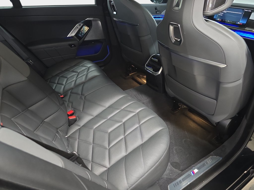 Certified 2024 BMW 740i w/ Premium Package 2 RWD image 16