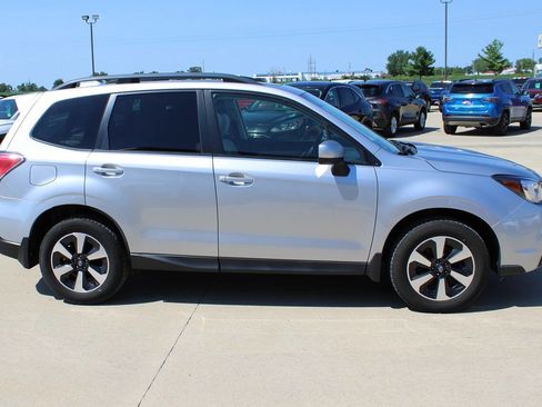 Used 2017 Subaru Forester 2.5i Premium image 4