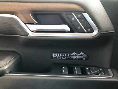Used 2025 Chevrolet Silverado 1500 High Country w/ Midnight Edition AWD/4WD image 37
