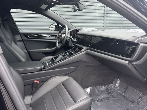 Certified 2025 Porsche Panamera image 21