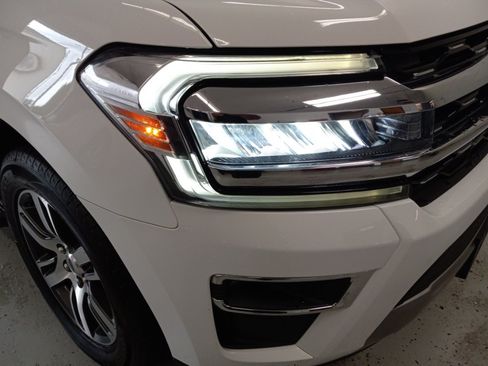 Used 2024 Ford Expedition Limited AWD/4WD image 5