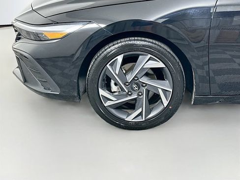 Used 2025 Hyundai Elantra SEL FWD image 33
