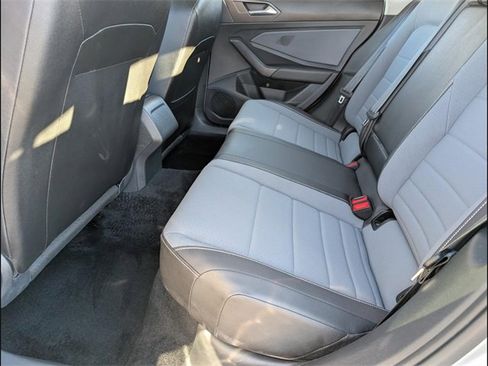 Used 2025 Volkswagen Jetta SE image 10