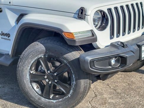 Used 2021 Jeep Wrangler Unlimited Sahara AWD/4WD image 4